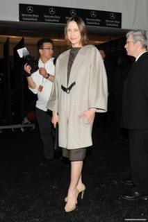 Vera Farmiga feet photo thumbnail