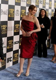 Vera Farmiga feet photo thumbnail