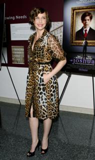 Vera Farmiga feet photo thumbnail