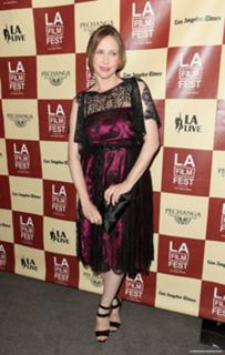 Vera Farmiga feet photo thumbnail