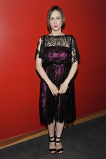 Vera Farmiga feet photo thumbnail