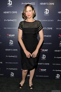 Vera Farmiga feet photo thumbnail