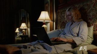 Vera Farmiga feet photo thumbnail