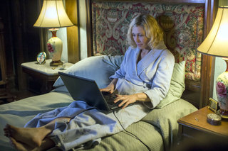 Vera Farmiga feet photo thumbnail