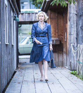 Vera Farmiga feet photo thumbnail