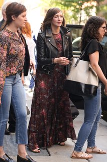 Vera Farmiga feet photo thumbnail