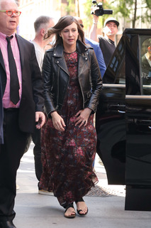 Vera Farmiga feet photo thumbnail