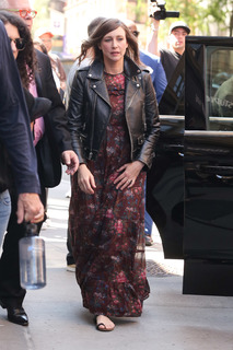 Vera Farmiga feet photo thumbnail