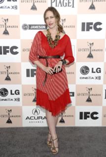 Vera Farmiga feet photo thumbnail