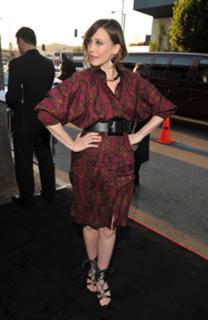 Vera Farmiga feet photo thumbnail