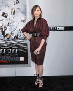 Vera Farmiga feet photo thumbnail