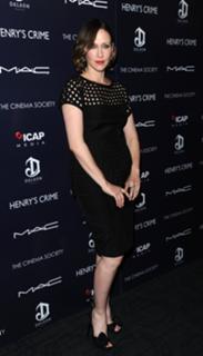 Vera Farmiga feet photo thumbnail