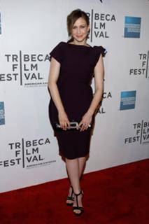 Vera Farmiga feet photo thumbnail