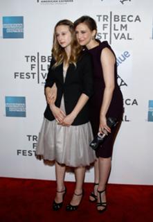 Vera Farmiga feet photo thumbnail
