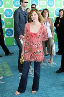 Vera Farmiga feet photo thumbnail