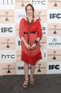 Vera Farmiga feet photo thumbnail