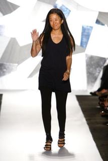 Vera Wang feet photo 1