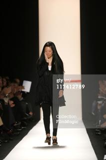 Vera Wang feet photo 1