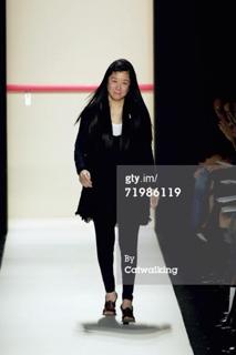 Vera Wang feet photo 18