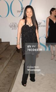 Vera Wang feet photo 15