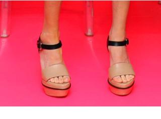 Vera Wang feet photo 15