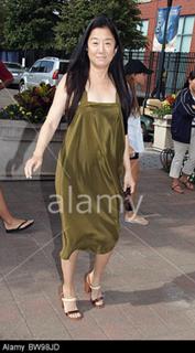 Vera Wang feet photo 10