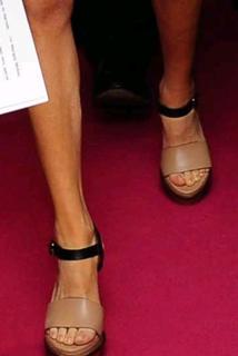 Vera Wang feet photo 10