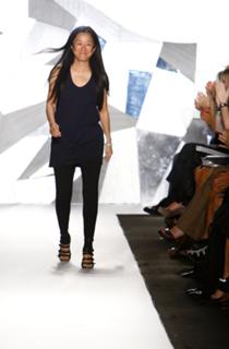 Vera Wang feet photo 5