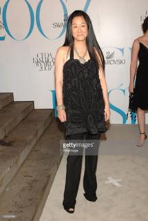 Vera Wang feet photo 4