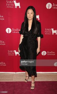 Vera Wang feet photo 18