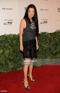 Vera Wang feet photo 5