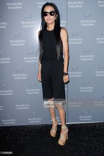 Vera Wang feet photo 12