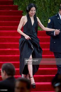 Vera Wang feet photo 9
