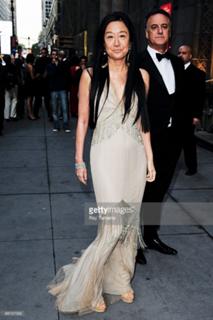 Vera Wang feet photo 11