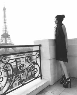 Vera Wang feet photo 3