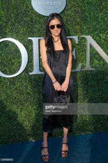 Vera Wang feet photo 4