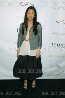 Vera Wang feet photo 17