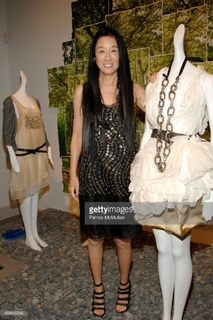Vera Wang feet photo 17