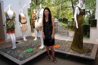 Vera Wang feet photo 9