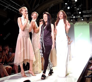 Vera Wang feet photo 2
