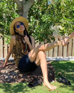Vera Wang feet photo 3