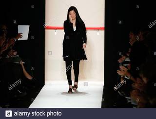 Vera Wang feet photo 15