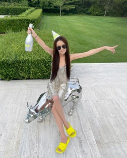 Vera Wang feet photo 13