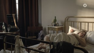 Verena Altenberger feet photo 7