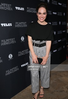 Verena Altenberger feet photo 2