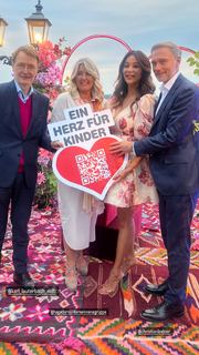 Verona Pooth feet photo thumbnail