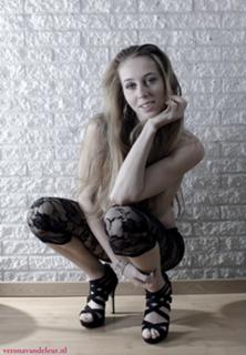 Verona van de Leur feet photo thumbnail