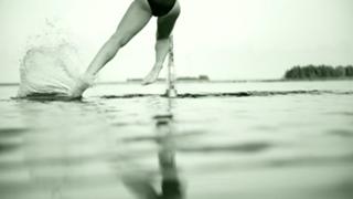 Verona van de Leur feet photo thumbnail