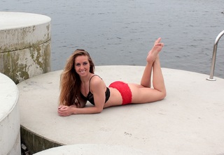 Verona van de Leur feet photo thumbnail