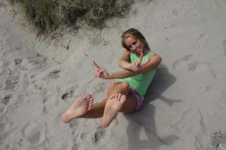 Verona van de Leur feet photo thumbnail